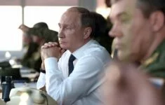 Vladimir Putin na vojenském cvičení
