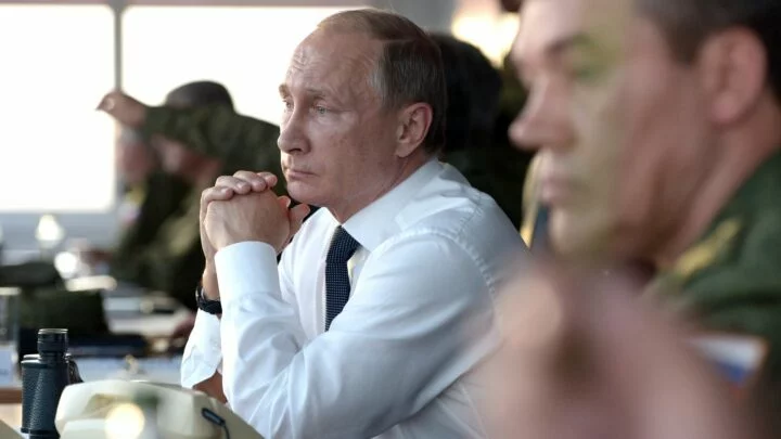 Vladimir Putin na vojenském cvičení