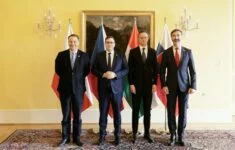 Šéfové diplomacií zemí Visegrádské skupiny při jednání v Praze.