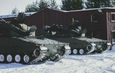 Švédská bojová vozidla během cvičení Vintersol 2023 (ilustrační foto)