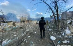 Rusové bombardovali vesnici na Ukrajině pomocí 1,5 tunové pumy FAB.