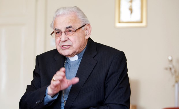 Kardinál Miloslav Vlk a bývalý pražský arcibiskup během rozhovoru pro agenturu ČTK v Praze 15. května 2012. — Czech Cardinal Miloslav Vlk during the interview hold to the special occasion of his thursday’s 80th birthday. Pictured in Prague, Czech Republic, on May 15, 2012. (CTK Photo/Martin Sterba, Josef Horazny) (ČTK)