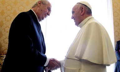 Setkání papeže s prezidentem Zemanem prý provázely obstrukce (ČTK)