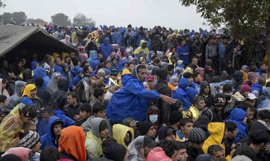 Uprchlíci na chorvatských hranicích  (reuters)