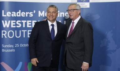 Maďarský premiér Viktor Orbán (vlevo) a prezident EK Jean-Claude Juncker na bruselské schůzce k migrační krizi. (ČTK)