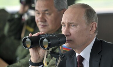 Ruský prezident Vladimir Putin a ministr obrany Sergej Šojgu (ČTK)