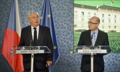 Prezident Miloš Zeman a premiér Bohuslav Sobotka  (ČTK)