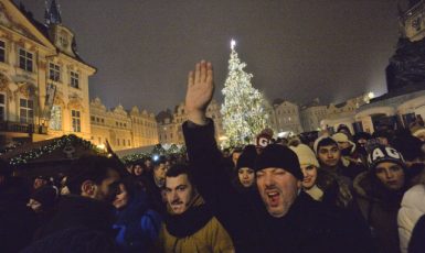 Oslavy Silvestra na Staroměstském náměstí v Praze v roce 2017  (ČTK)