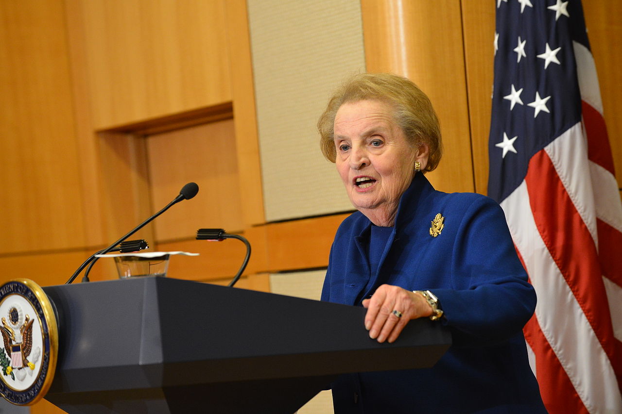 Opravdu bláznivý život Madeleine Albrightové, první dámy světové politiky