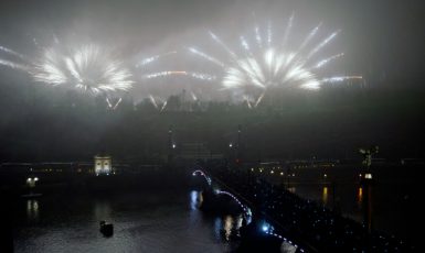 Novoroční ohňostroj v Praze na Letné (ČTK)
