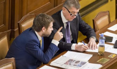 Ministr spravedlnosti Robert Pelikán a jeho šéf Andrej Babiš  (ČTK)