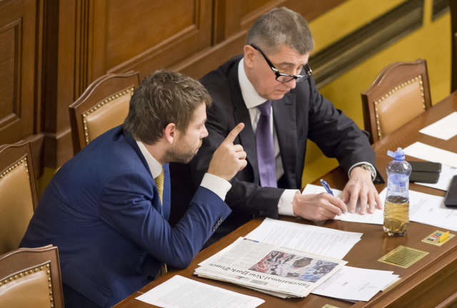 Ministr spravedlnosti Robert Pelikán a jeho šéf Andrej Babiš  (ČTK)