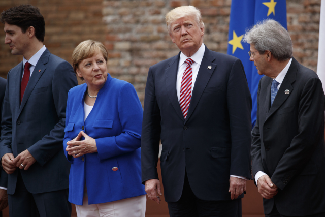 Zleva: Kanadský premiér Justin Trudeau, německá kancléřka Angela Merkel, prezident USA Donald Trump, 
a italský premiér Paolo Gentiloni (ČTK/AP/Evan Vucci)