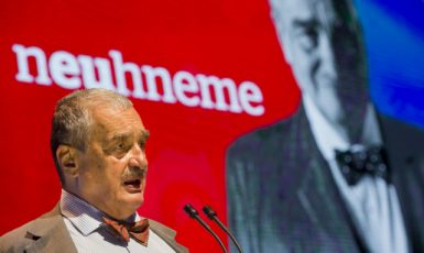 Čestný předseda strany TOP 09 Karel Schwarzenberg  (ČTK)