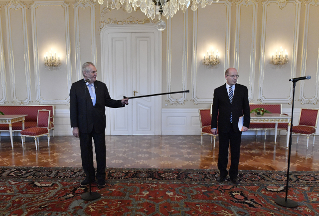 Prezident Miloš Zeman s Bohuslavem Sobotkou (ČTK)