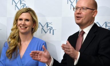 Ministryně školství Kateřina Valachová a premiér Bohuslav Sobotka  (ČTK)