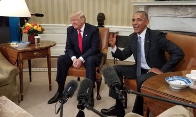 Donald Trump (vlevo) a Barack Obama (Wikimedia Commons)