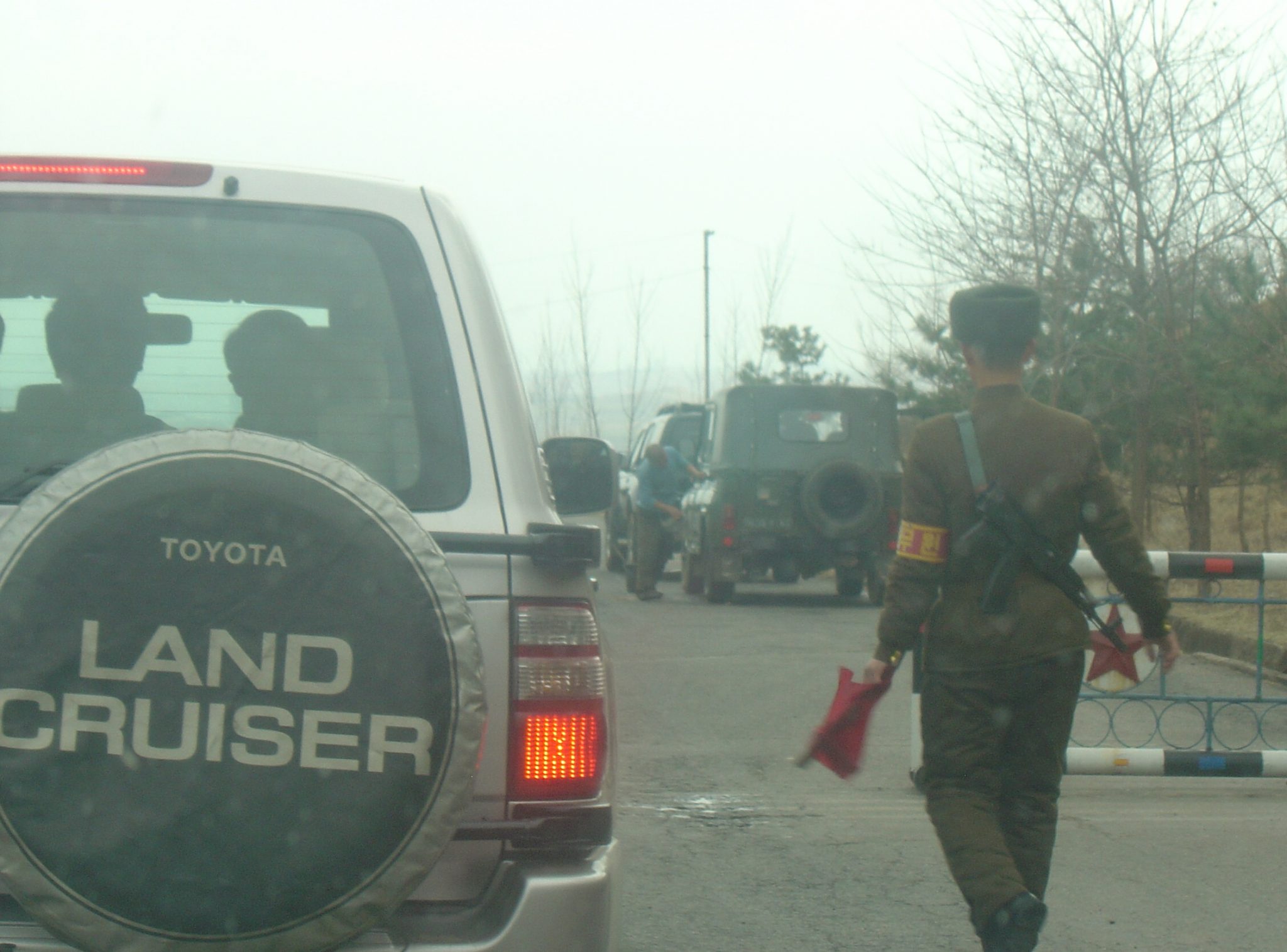 Checkpoint poblíž hranice mezi KLDR a Jižní Koreou (Václav Hubinger)