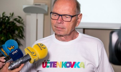 Ministr financí Ivan Pilný propaguje loterii Účtenkovka. (mfcr.cz)
