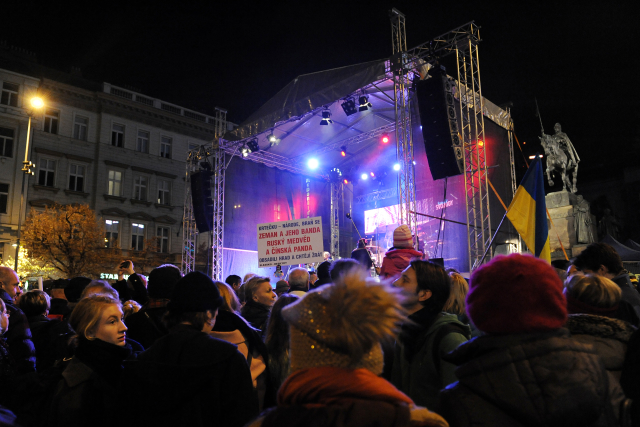 Koncert pro budoucnost, pořádaný 17. listopadu v Praze na Václavském náměstí
 (ČTK)