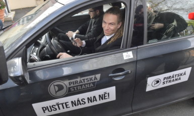 Předseda Pirátů a ministr pro místní rozvoj Ivan Bartoš
 (ČTK)