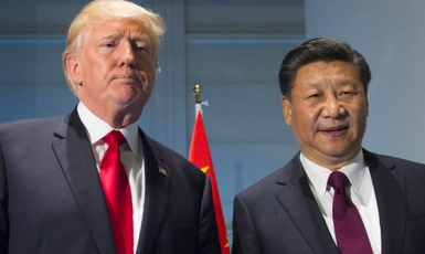 Americký prezident Donald Trump se svým čínským protějškem Si Ťin-pchingem  (ČTK)