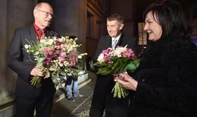 Exministr financí Ivan Pilný, jeho nástupkyně Alena Schillerová a premiér Andrej Babiš  (ČTK)