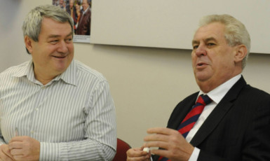 Předseda KSČM Vojtěch Filip a prezident Miloš Zeman (ČTK)