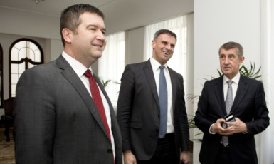 Hlavní vyjednávači ČSSD Jan Hamáček a Jiří Zimola a premiér v demisi Andrej Babiš  (ČTK)