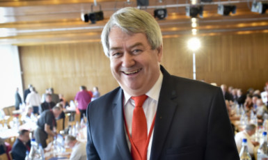 Náčelník českých komunistů Vojtěch Filip na sjezdu (Nymburk, 2018) (ČTK)