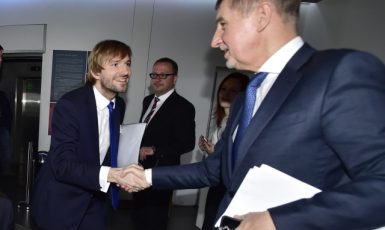 Ministr zdravotnictví  Adam Vojtěch a jeho šéf Andrej Babiš (ČTK)