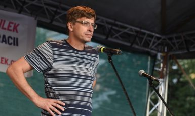 Historik Petr Blažek na demonstraci konané 5. června na Václavském náměstí. (ČTK)