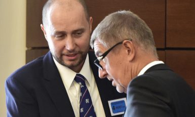Ředitel GIBS Radim Dragoun a premiér Andrej Babiš  (ČTK)