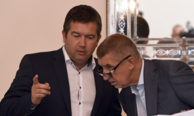 Ministr vnitra Jan Hamáček a premiér Andrej Babiš  (ČTK)