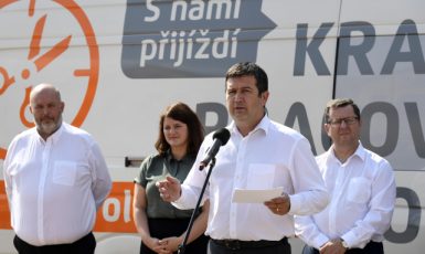 Mítink ČSSD před minulými volbami. Zleva Miroslav Toman, Jana Maláčová, Jan Hamáček a Antonín Staněk  (ČTK)