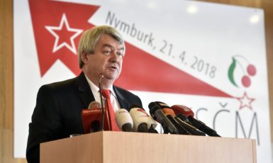 Předseda Vojtěch Filip na sjezdu KSČM v Nymburce (ČTK)