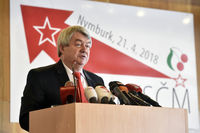 Předseda Vojtěch Filip na sjezdu KSČM v Nymburce (ČTK)
