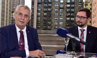 Prezident Miloš Zeman a mluvčí Jiří Ovčáček (ČTK)