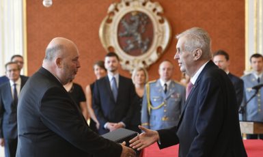 Prezident Miloš Zeman jmenuje ministra zemědělství Miroslava Tomana
(ČTK)