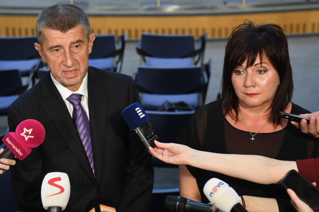 Prezidentský kandidát Andrej Babiš, vůdce hnutí ANO, a jeho poslankyně Alena Schillerová (ČTK)