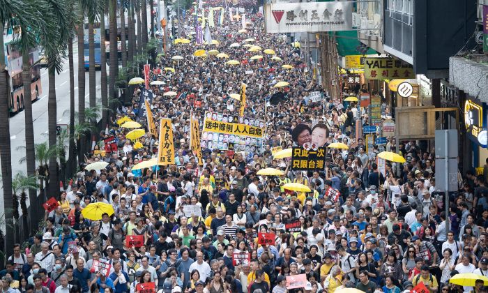 Masová demonstrace občanů Hongkongu, ilustrační snímek (Epochtimes)