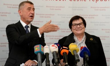 Předseda vlády Andrej Babiš a jeho ministryně spravedlnosti Marie Benešová
 (ČTK)