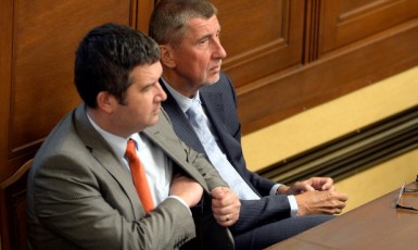 Vicepremiér Jan Hamáček (ČSSD) a premiér Andrej Babiš (ANO) v Poslanecké sněmovně  (ČTK)