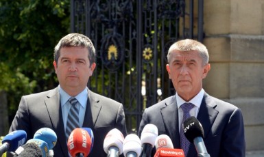 Vicepremiér Jan Hamáček (ČSSD) a premiér Andrej Babiš (ANO)  (ČTK)