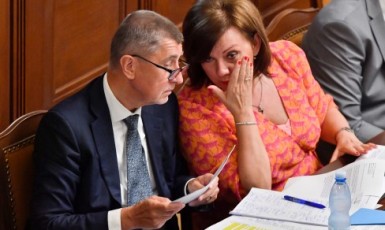 Premiér Andrej Babiš a ministryně financí Alena Schillerová (oba ANO)
 (ČTK)