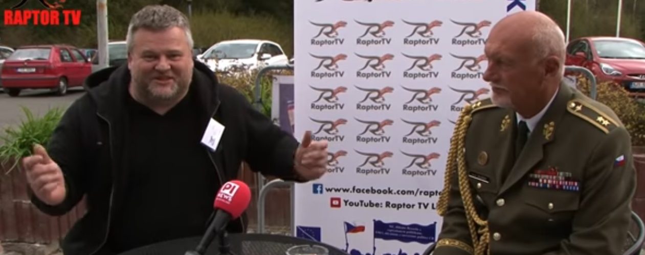 Hynek Blaško a Žarko Jovanovič během rozhovoru pro dezinformační kanál TV Raptor (screenshot TV Raptor)