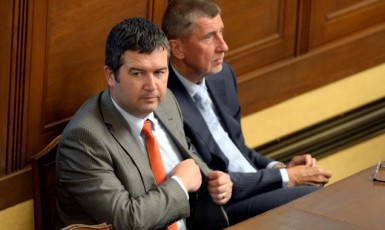 Ministr vnitra Jan Hamáček (ČSSD) a premiér Andrej Babiš (ANO) (ČTK)