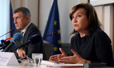 Ministryně financí Alena Schillerová a premiér Andrej Babiš (oba ANO)  (ČTK)