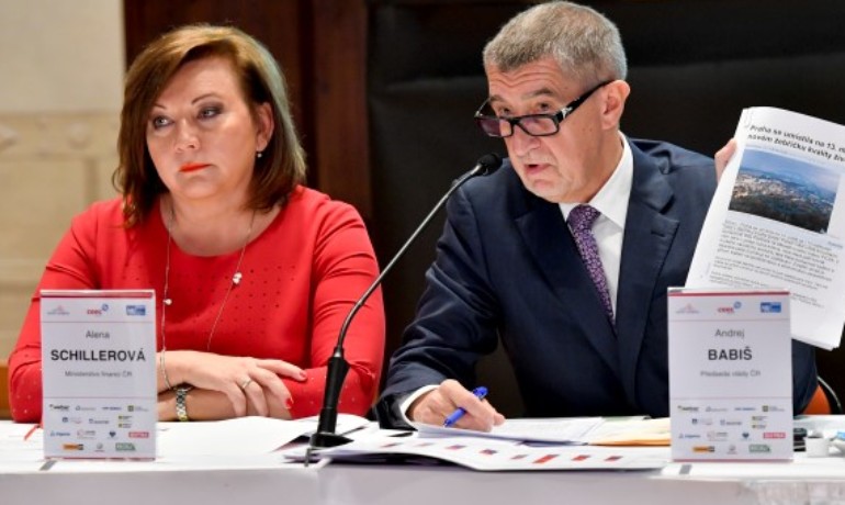 Ministryně financí Alena Schillerová a premiér Andrej Babiš (oba ANO)  (ČTK)