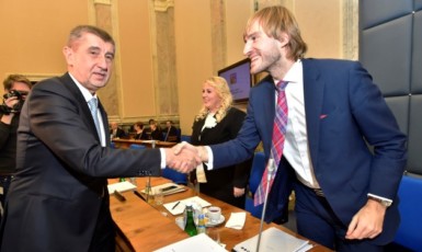 Premiér Andrej Babiš a staronový ministr zdravotnictví Adam Vojtěch (ANO)  (ČTK)
